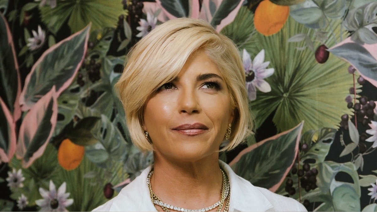 Selma Blair sufrió episodio médico en vuelo pero no pretendía herir a nadie, dice portavoz