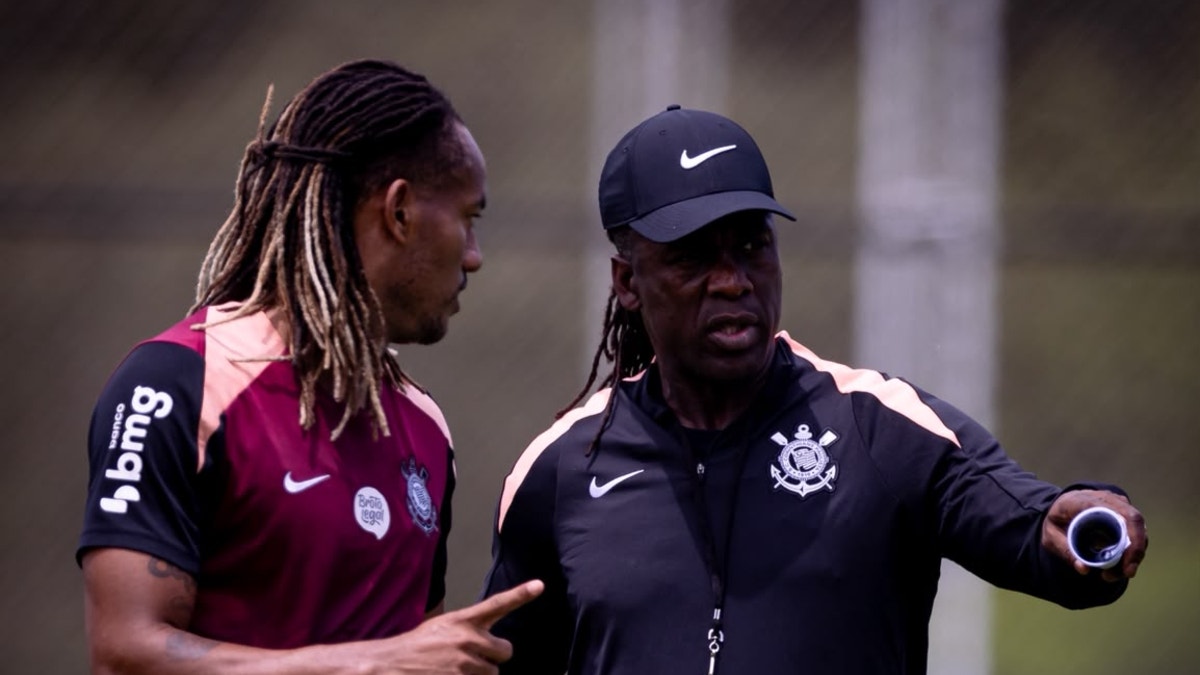 Clarence Seedorf y las medidas que implementó para sacar de la crisis al Corinthians