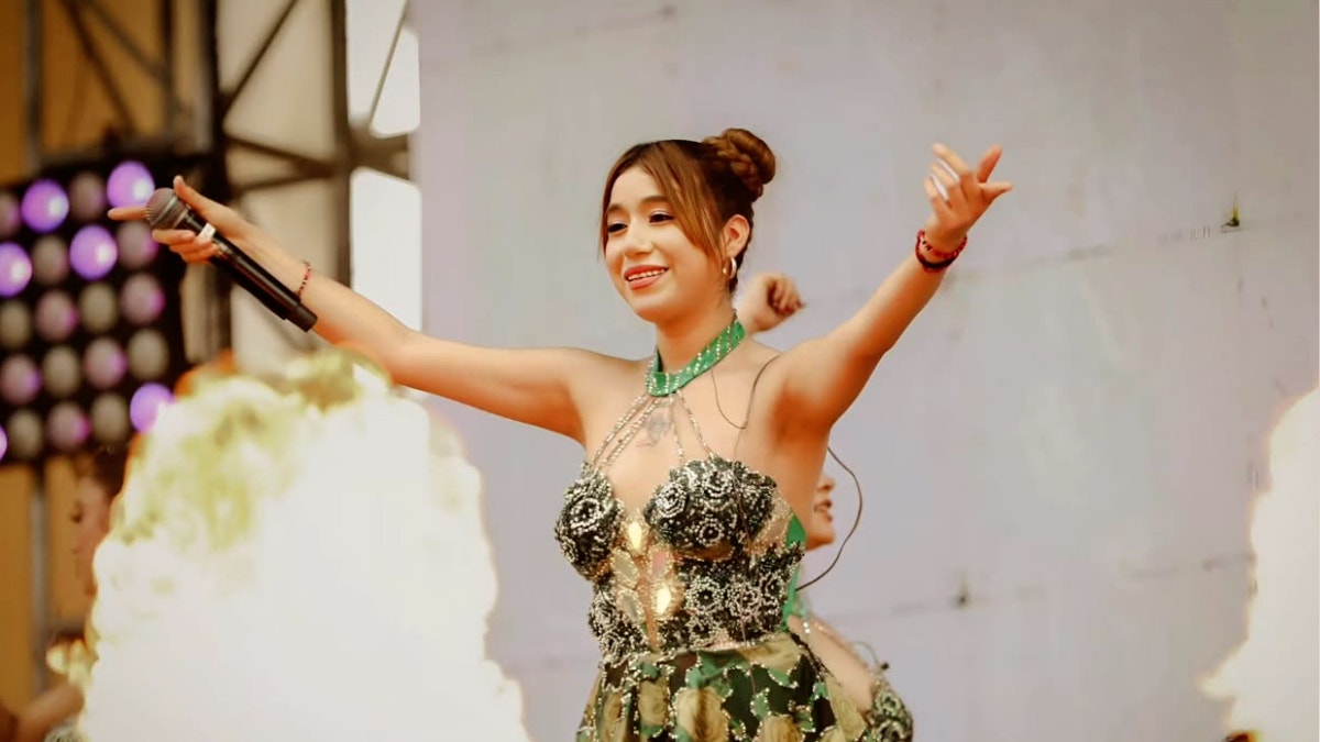 Cantante Anely Dávila anuncia su salida de La Bella Luz: "Mi decisión es por motivos personales"
