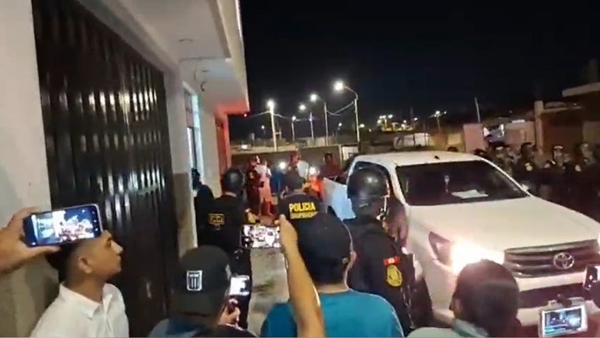 Huaura: lanzan piedras a patrullero que trasladaba a investigada por el asesinato de comerciante