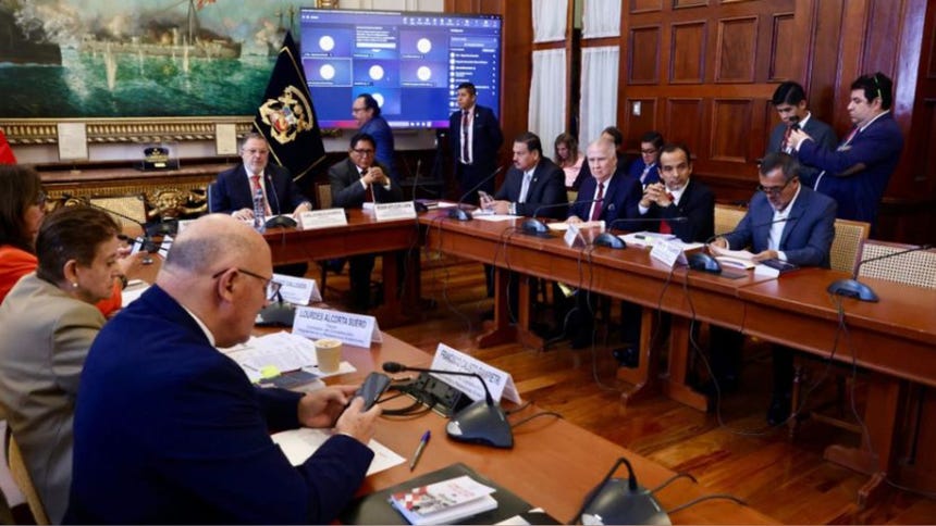 Facultades en debate: ¿predictamen de la Comisión de Constitución desnaturaliza lo aprobado en Diputados?