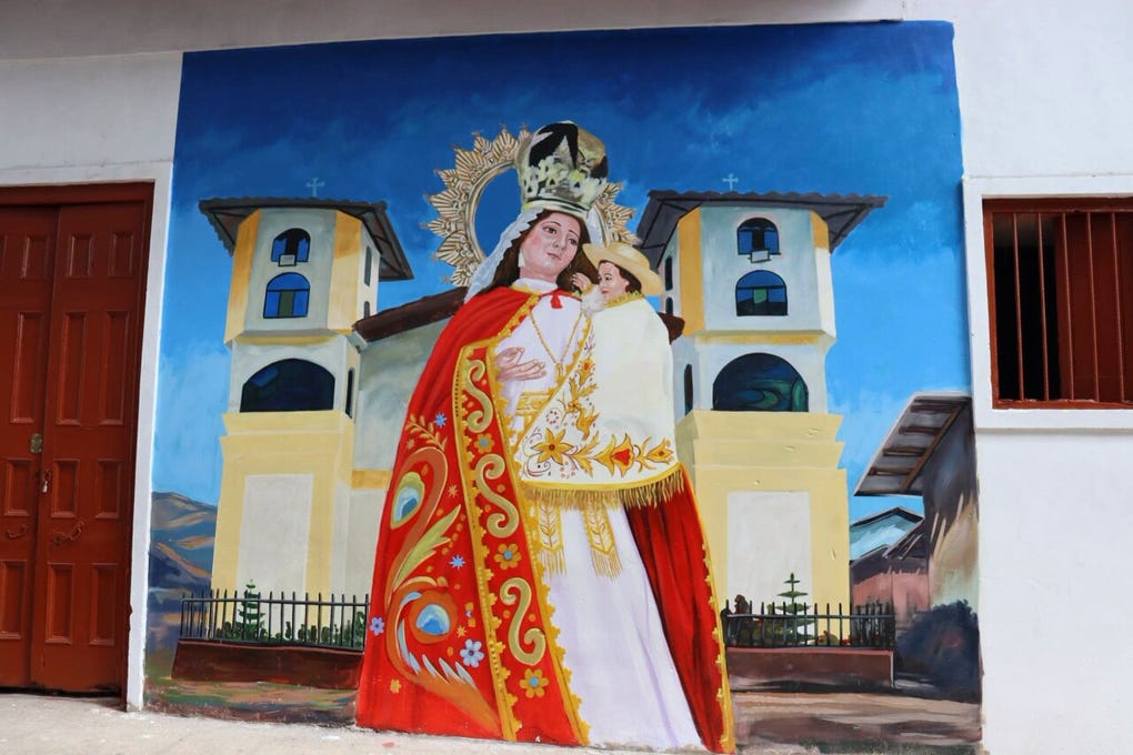 Las pinturas incluyen imágenes del papa León XIV durante su labor pastoral en <strong>Santa Cruz</strong>, así como representaciones de la iglesia <strong>La Inmaculada</strong> y otros atractivos turísticos de la provincia.
