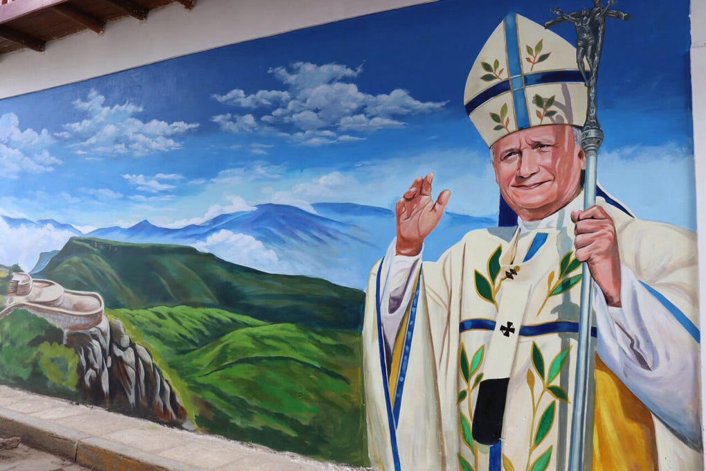 Pintan 25 murales en homenaje al papa <strong>León XIV</strong> en <strong>Santa Cruz</strong>, en la región <strong>Cajamarca</strong>.