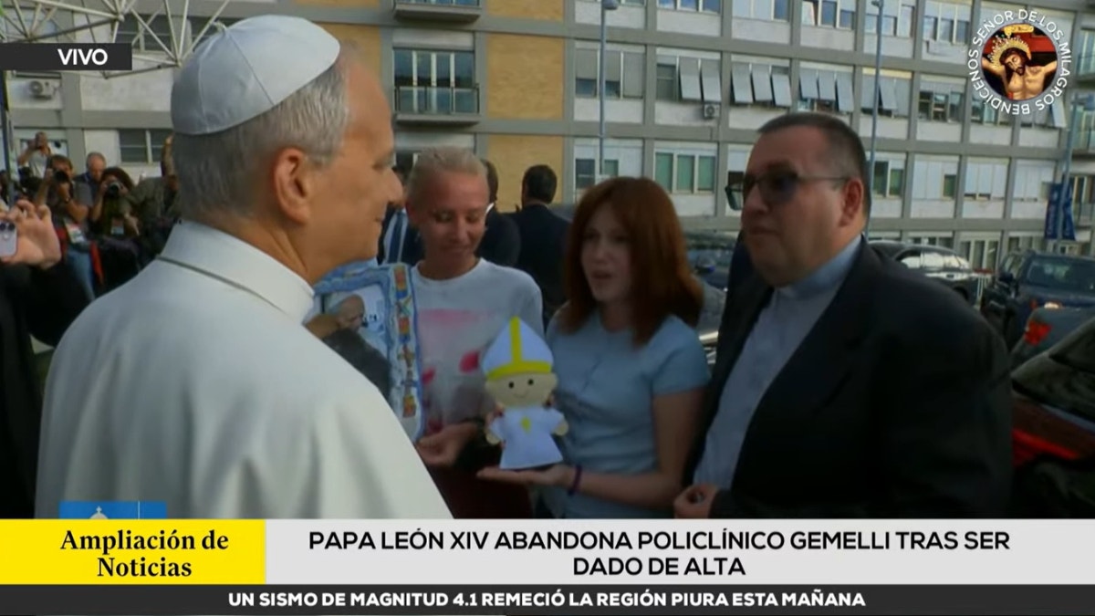 Papa León XIV abandonó el hospital Gemelli de Roma tras recibir el alta médica