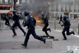 El primer ministro francés, <strong>Sébastien Lecornu</strong>, afirmó que detrás de la violencia en la que degeneraron algunas de las protestas sociales de este sábado hay una maniobra política, y anunció que ya se llevaban <strong>1.200 personas detenidas</strong> en un día en que <strong>150 policías </strong>y gendarmes resultaron heridos.