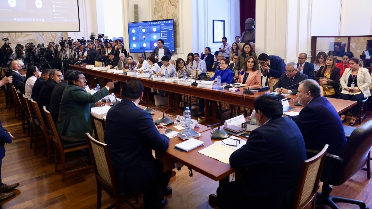 Comisión de Constitución sesionará este lunes 19 de octubre para continuar debate de pedido de facultades