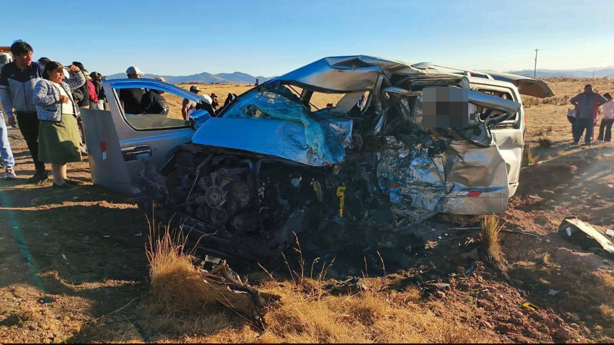 Puno: choque entre camioneta y miniván deja al menos cuatro fallecidos en la vía Azángaro-Juliaca