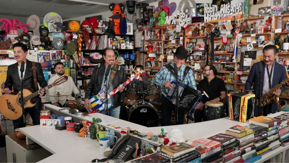 NPR recorta en YouTube un mensaje sobre ataques a latinos durante el Tiny Desk de Los Tigres del Norte