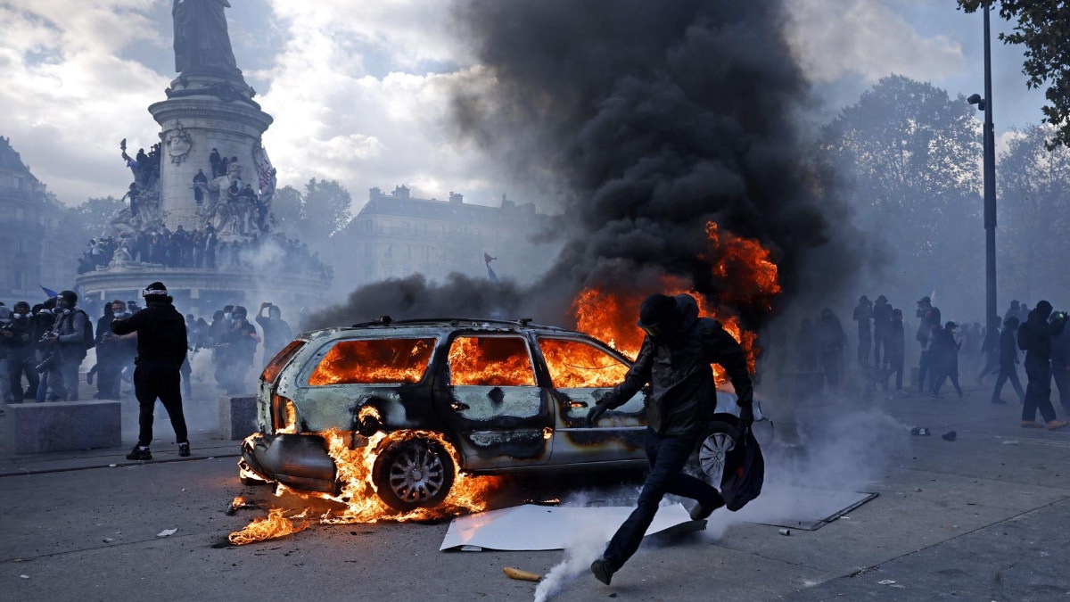 Francia: cifra de detenidos asciende a 1 800 y la de agentes heridos a 500 tras jornada de protestas