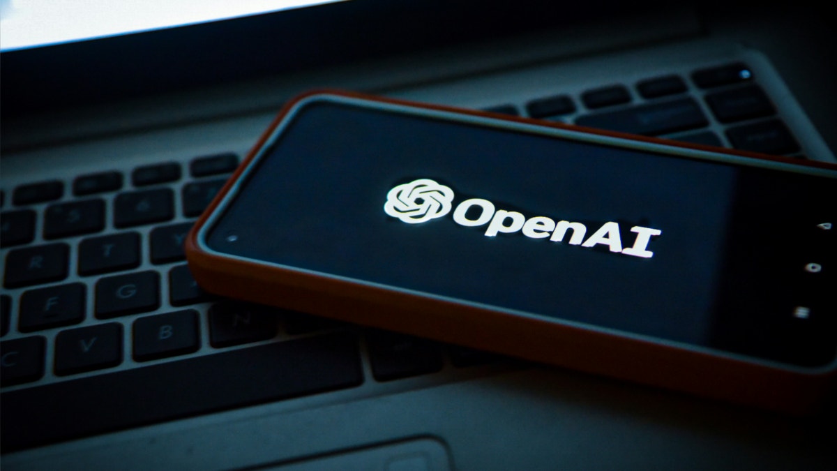 EE.UU. alega que extrabajador de OpenAI detenido por grabar con dispositivo oculto contactaba con la realeza saudí