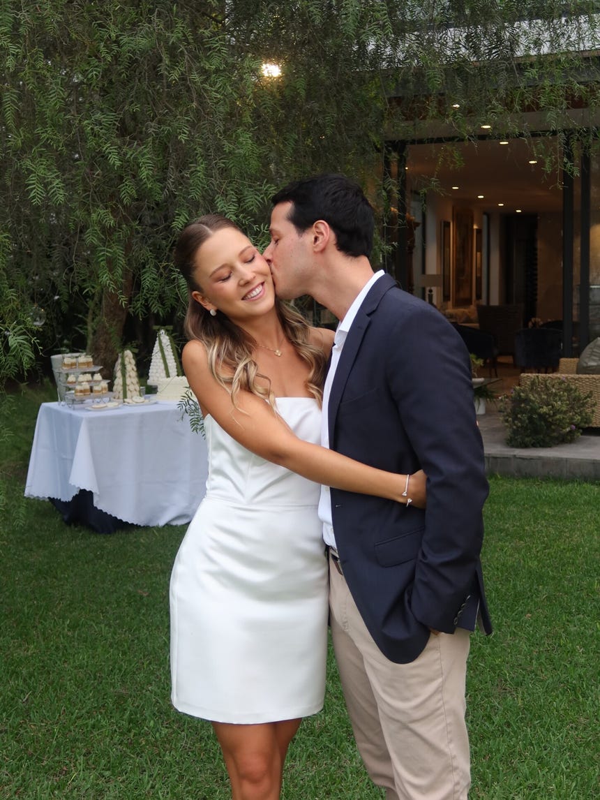 A sus 23 años, la influencer Micaela Bebin Copello anunció su compromiso con Tiago del Rio.