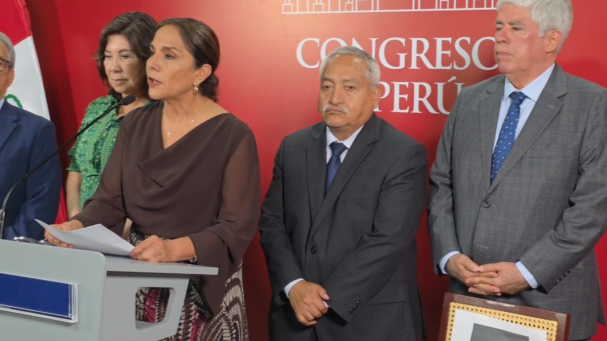 Patricia Juárez critica las "sillas vacías" de la oposición durante debate de facultades legislativas