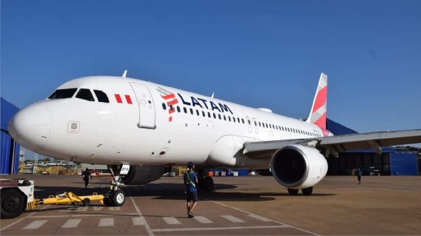 Avión de LATAM que cubre ruta Lima-Piura presentó un evento técnico ...