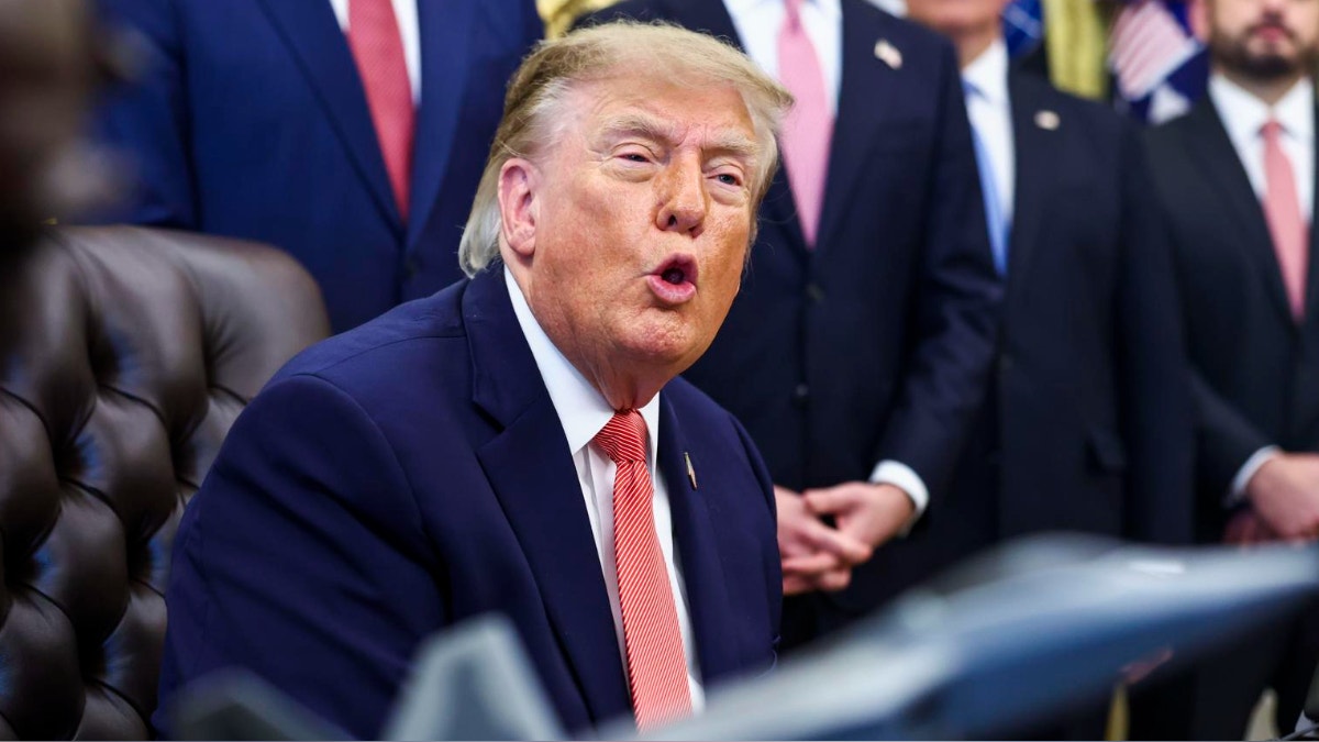 Donald Trump vuelve a instar a Volodímir Zelenski a cerrar un acuerdo de paz con Vladímir Putin: "Él puede hacerlo"