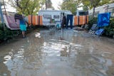 El temporal de lluvias que azotó el este de España comenzó este martes a remitir tras provocar al menos cuatro muertes y graves inundaciones, especialmente en el litoral de la Comunidad Valenciana, donde ya comenzaron las tareas de limpieza y recuperación.