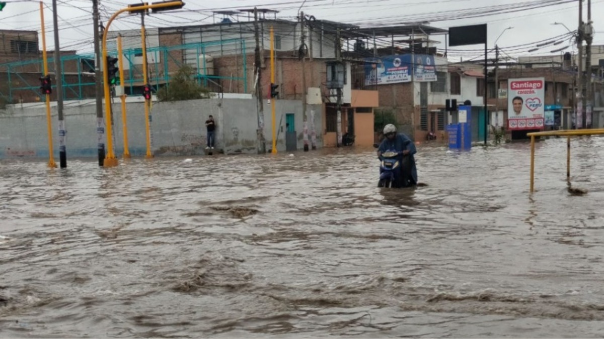Persiste anegamiento en mercados y urbanizaciones de Piura pese al trabajo ininterrumpido de electrobombas