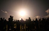 El lanzamiento de la sonda tuvo lugar a las 4:41 a.m. (hora local) de este martes desde el Centro Espacial de Tanegashima, al sur de la isla japonesa de Kyushu, en una misión que durará cinco años y que, si triunfa, se saldará con la recolección de diez gramos de muestras del satélite.