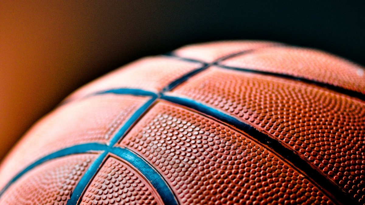 ¡Vuelve la NBA! Arranca la temporada 2026/2027 con tres partidazos y el debut de LeBron James con los 'Sixers'