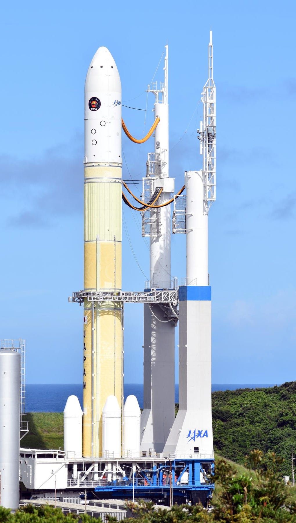 Japón lanzó este martes su misión de exploración de las lunas de Marte (MMX), que de tener éxito se convertirá en la primera en recolectar muestras de la superficie de Fobos, el satélite más grande y más cercano de los dos que orbitan el planeta rojo.