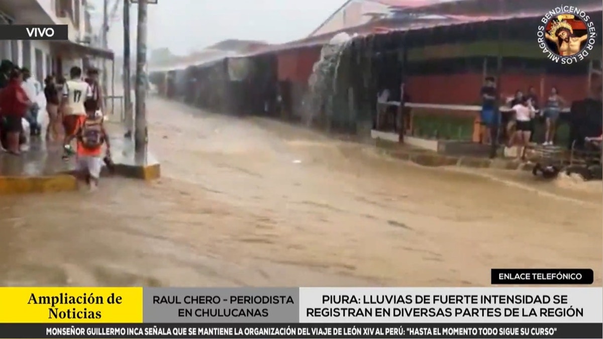 Piura: lluvias torrenciales inundan calles y obligan a cerrar el mercado modelo en Chulucanas
