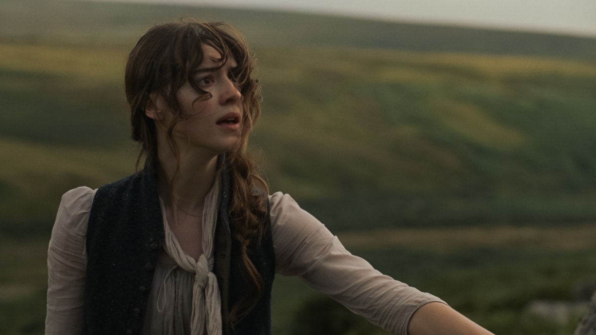 Daisy Edgar-Jones, la nueva estrella del romance: del vestuario de 'Sensatez y Sentimiento' al method dressing
