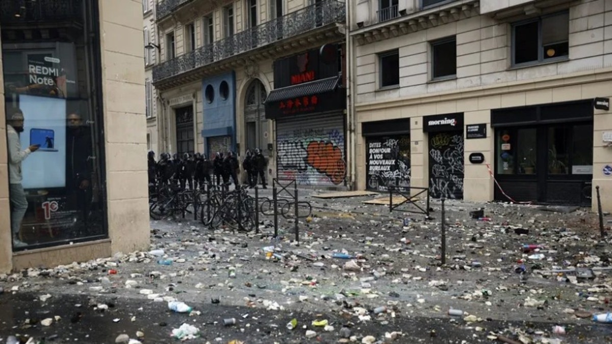 Francia: Ministro del Interior plantea suspender el acceso a las redes sociales en el país para evitar los saqueos