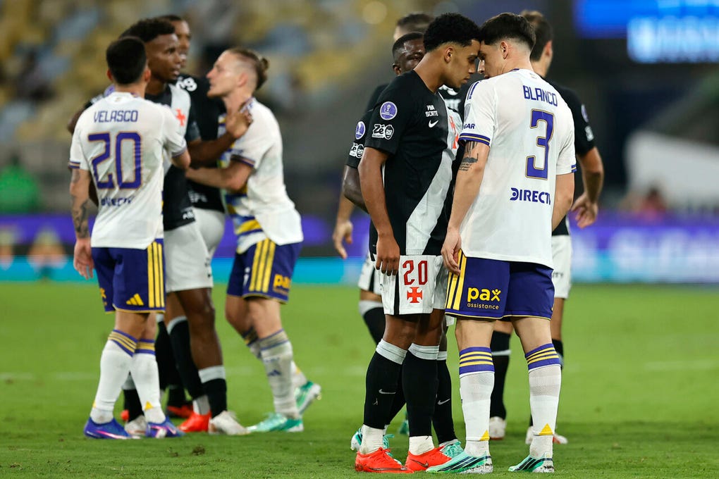 Hubo careos entre los futbolistas de ambos elencos.