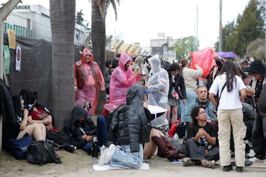 El Gobierno de la provincia de Buenos Aires organizó un operativo de seguridad y asistencia en los alrededores para custodiar el masivo flujo de personas por el barrio adyacente al Estadio Único.