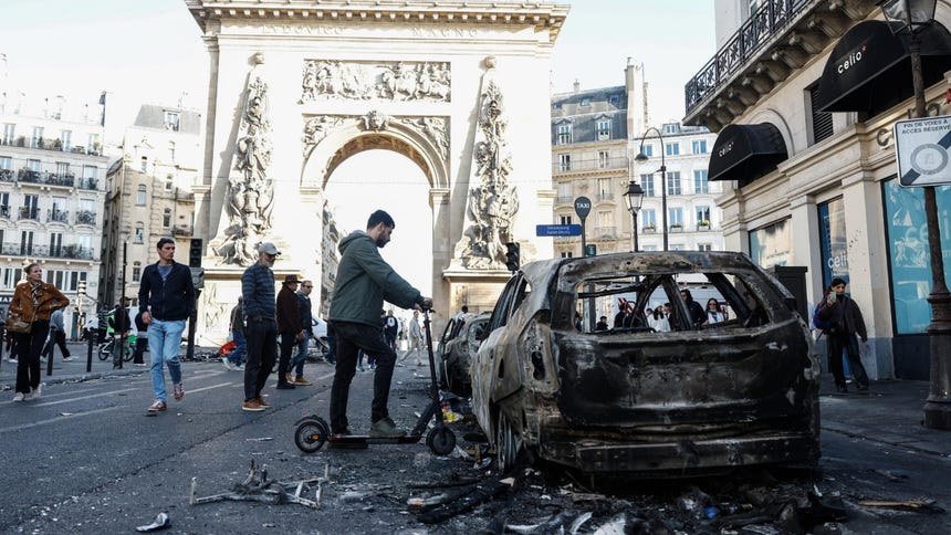 Así terminó Paris el último fin de semana tras las protestas por el alza del costo de vida.