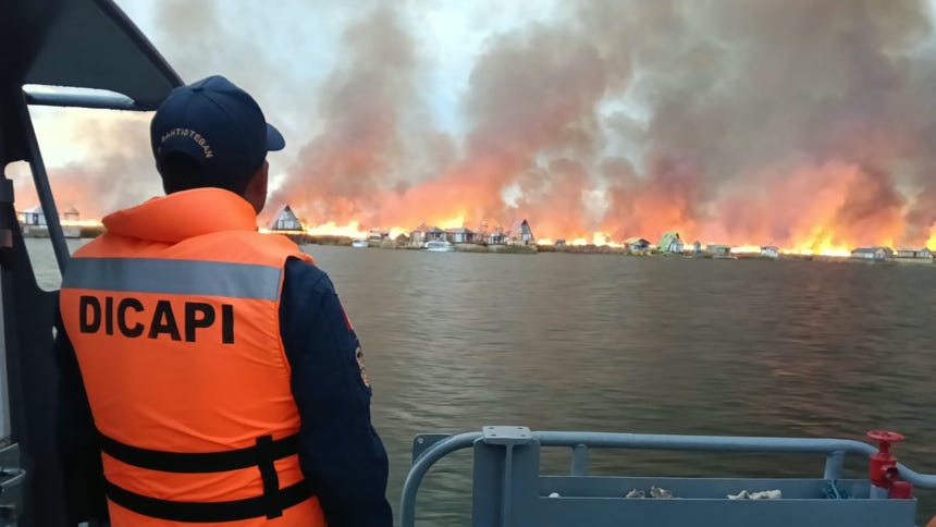 Personal de la Marina de Guerra trabajó para controlar la emergencia que no dejó heridos.