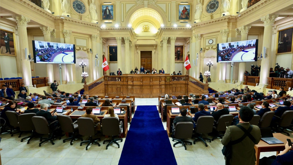Pleno del Senado debate delegación de facultades al Ejecutivo en materia de seguridad ciudadana y Fenómeno El Niño