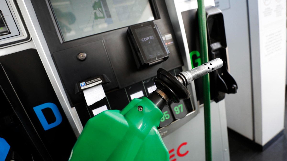 El precio del petróleo brent sube un 4 %, hasta 113,17 dólares, por la escalada en Oriente Medio
