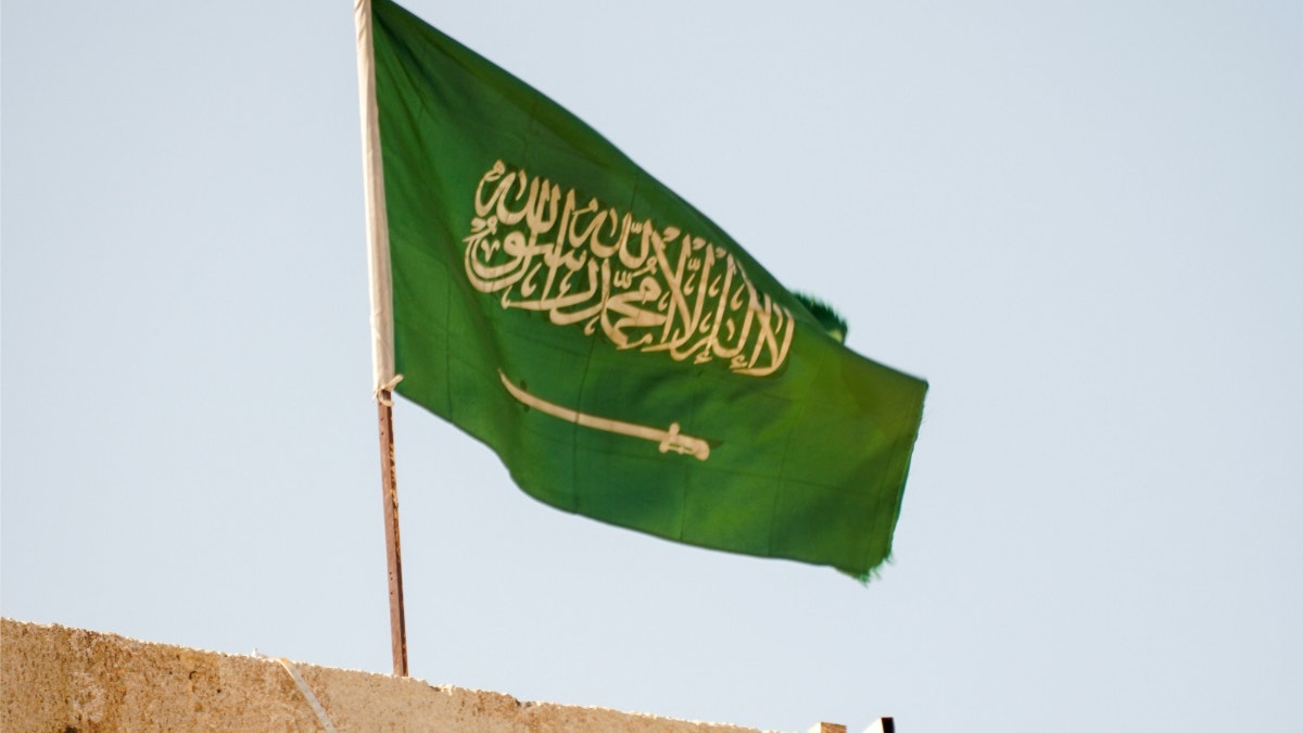 Un muerto y 8 heridos en un ataque a un aeropuerto internacional de Arabia Saudita