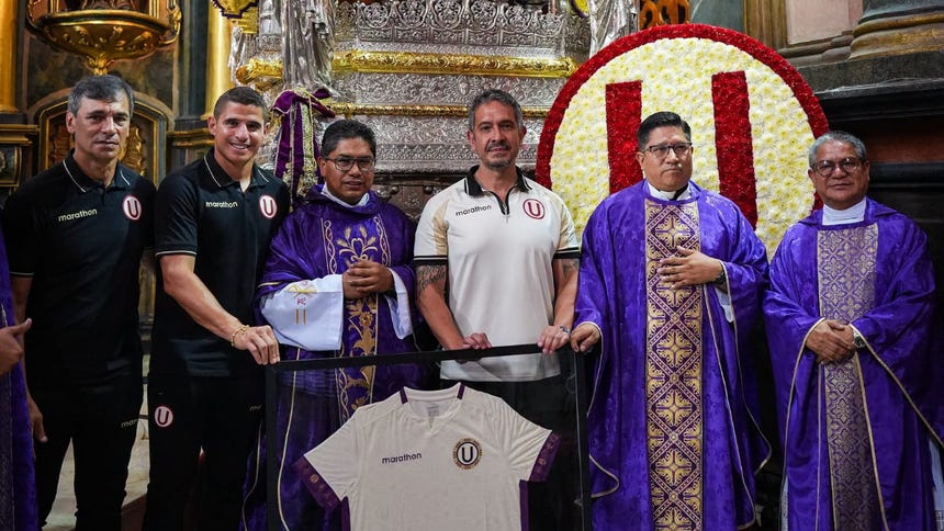 La fe nos une: Universitario asistió a misa en honor al Señor de los Milagros en Las Nazarenas