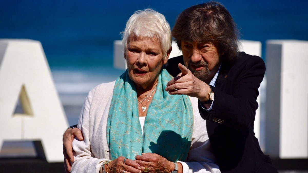 "Ya no puedo estar en un escenario": Judi Dench dice que su afección ocular le impide hacer teatro, cine o leer