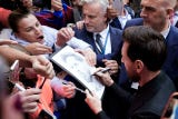 El delantero fue recibido por la directora de la Fundación Princesa de Asturias, Teresa Sanjurjo.