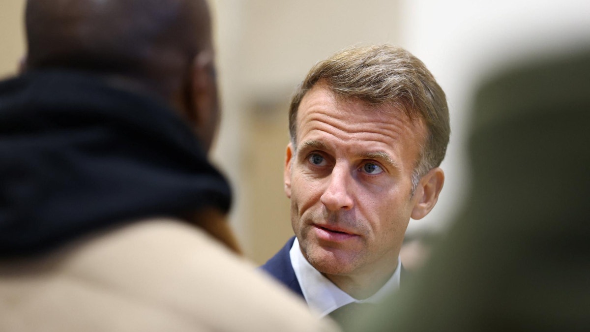 Macron dice que el ataque "terrorista racista" de París es "un punto de inflexión" para Francia