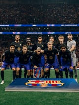 Descubre la formación titular del equipo dirigido por el <strong>alemán Hansi Flick </strong>de cara al duelo del domingo ante <a href=https://rpp.pe/futbol/futbol-mundial/clasico-barcelona-vs-real-madrid-en-vivo-a-que-hora-y-donde-ver-en-directo-fecha-10-laliga-2026-via-dsports-partidos-de-hoy-noticia-1714160 data-mce-href=https://rpp.pe/futbol/futbol-mundial/clasico-barcelona-vs-real-madrid-en-vivo-a-que-hora-y-donde-ver-en-directo-fecha-10-laliga-2026-via-dsports-partidos-de-hoy-noticia-1714160>Real Madrid.</a>