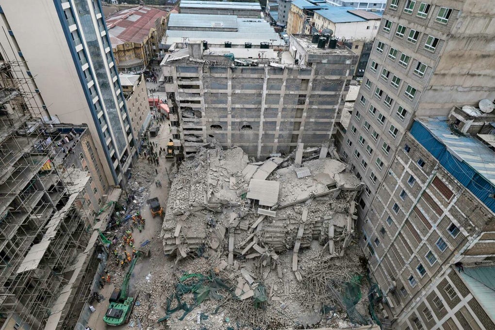 El edificio se encontraba cerca de la avenida Yusuf Haji del concurrido barrio de Eastleigh, situada en el este de la capital keniana y que suele tener mucha actividad comercial.