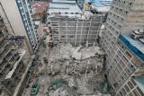 El edificio se encontraba cerca de la avenida Yusuf Haji del concurrido barrio de Eastleigh, situada en el este de la capital keniana y que suele tener mucha actividad comercial.