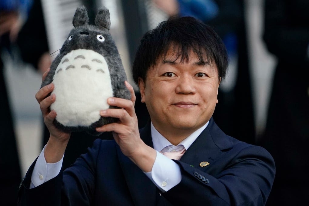 El personaje de Mi vecino Totoro se convirtió en uno de los protagonistas de la premiación. Su aparición con el presidente de Studio Ghibli despertó la atención del público durante la entrega del Premio Princesa de Asturias 2026.