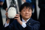 El personaje de Mi vecino Totoro se convirtió en uno de los protagonistas de la premiación. Su aparición con el presidente de Studio Ghibli despertó la atención del público durante la entrega del Premio Princesa de Asturias 2026.