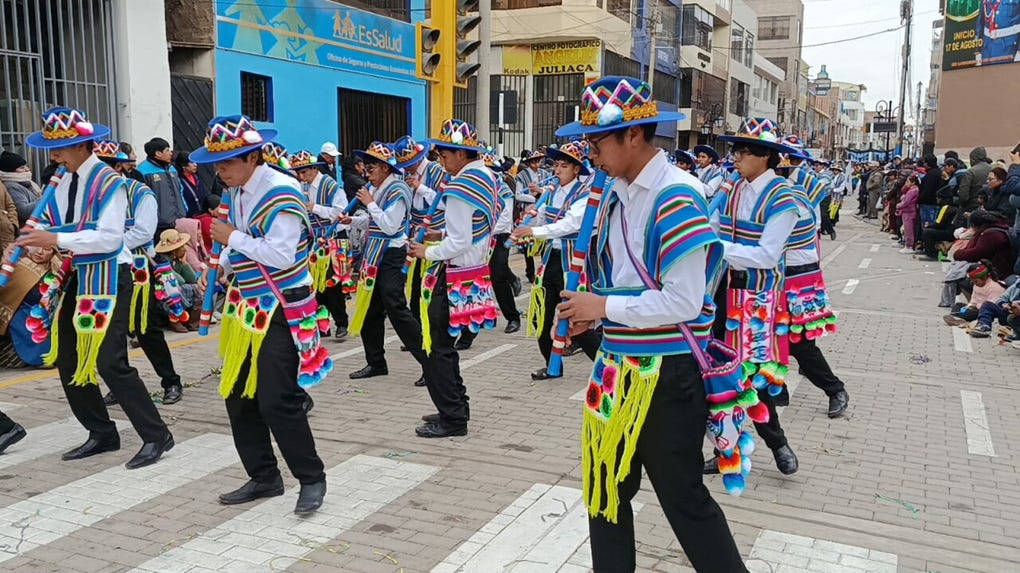 La tradicional gran Tocoreada se realizó desde tempranas horas en la Plaza de Armas de Juliaca por el centenario de la provincia de San Román.