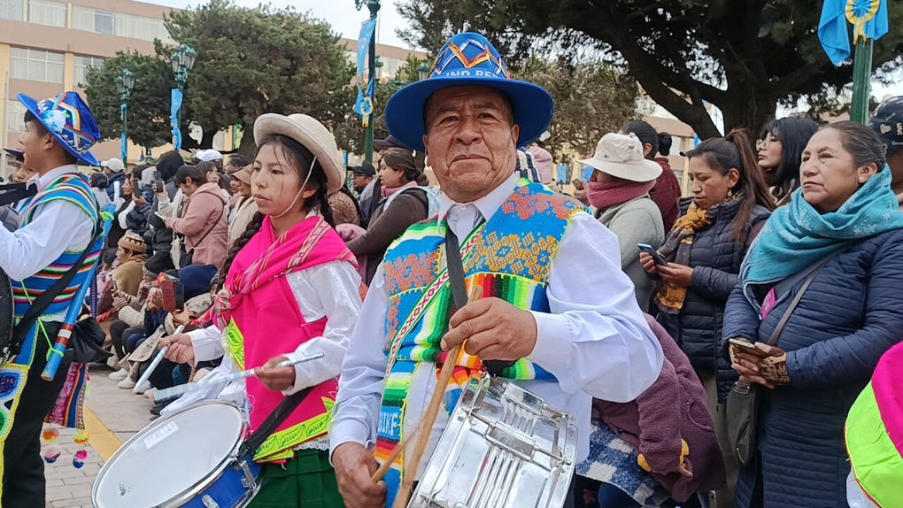 La docente pidió a las autoridades atender las necesidades de Juliaca, entre ellas el asfaltado de vías, la implementación de áreas verdes y la construcción de parques.
