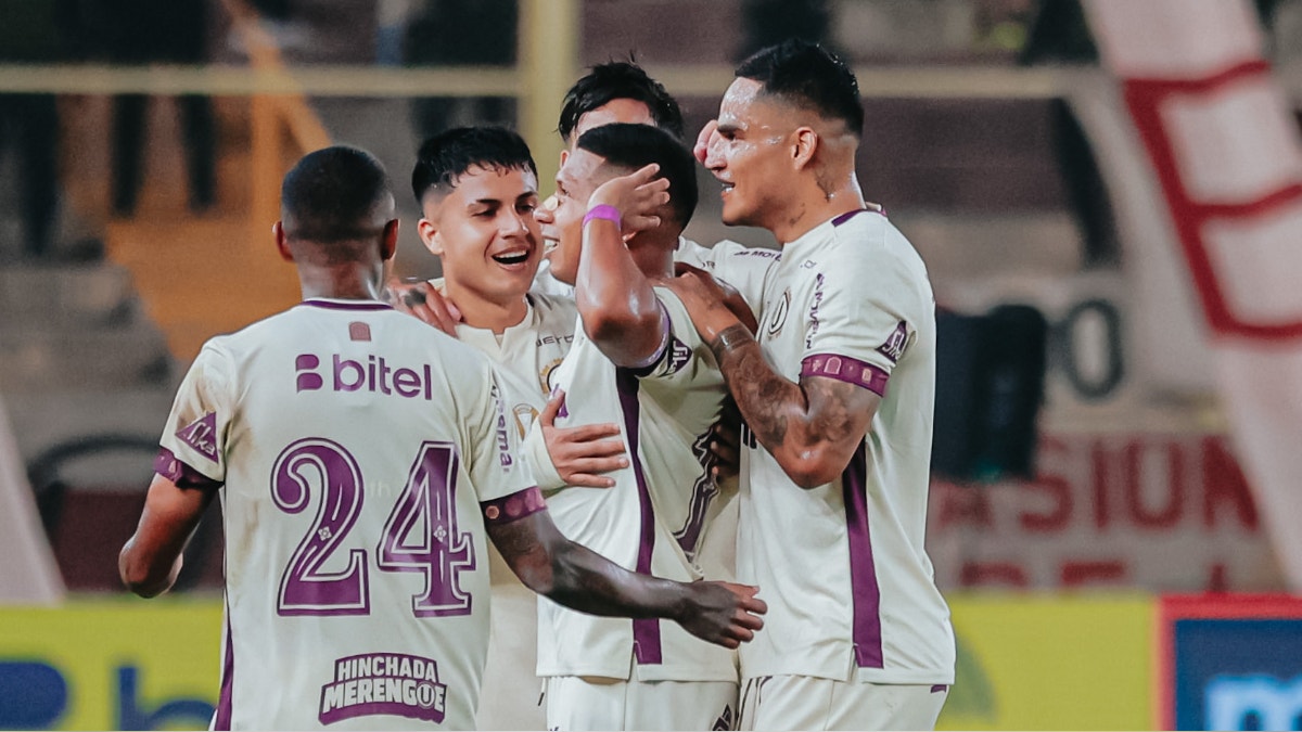 ¡Fiesta crema en el Monumental! Universitario goleó 3-0 a Juan Pablo II y sigue soñando con el Clausura