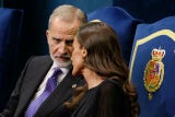 El rey Felipe VI se sometió este sábado por la noche a una operación de cataratas en su ojo izquierdo en Oviedo, en el norte de España, informaron fuentes de la Casa del Rey.