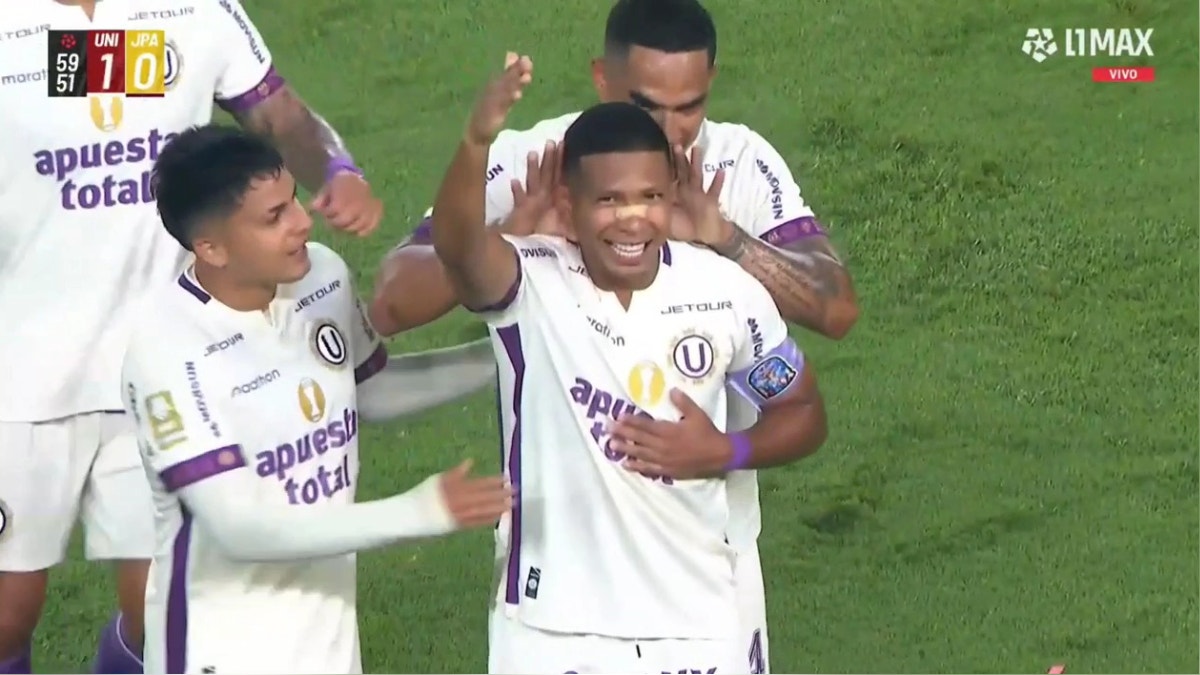 ¡Apareció el 'Orejas'! Edison Flores marcó un golazo de tiro libre para el 1-0 de Universitario [VIDEO]