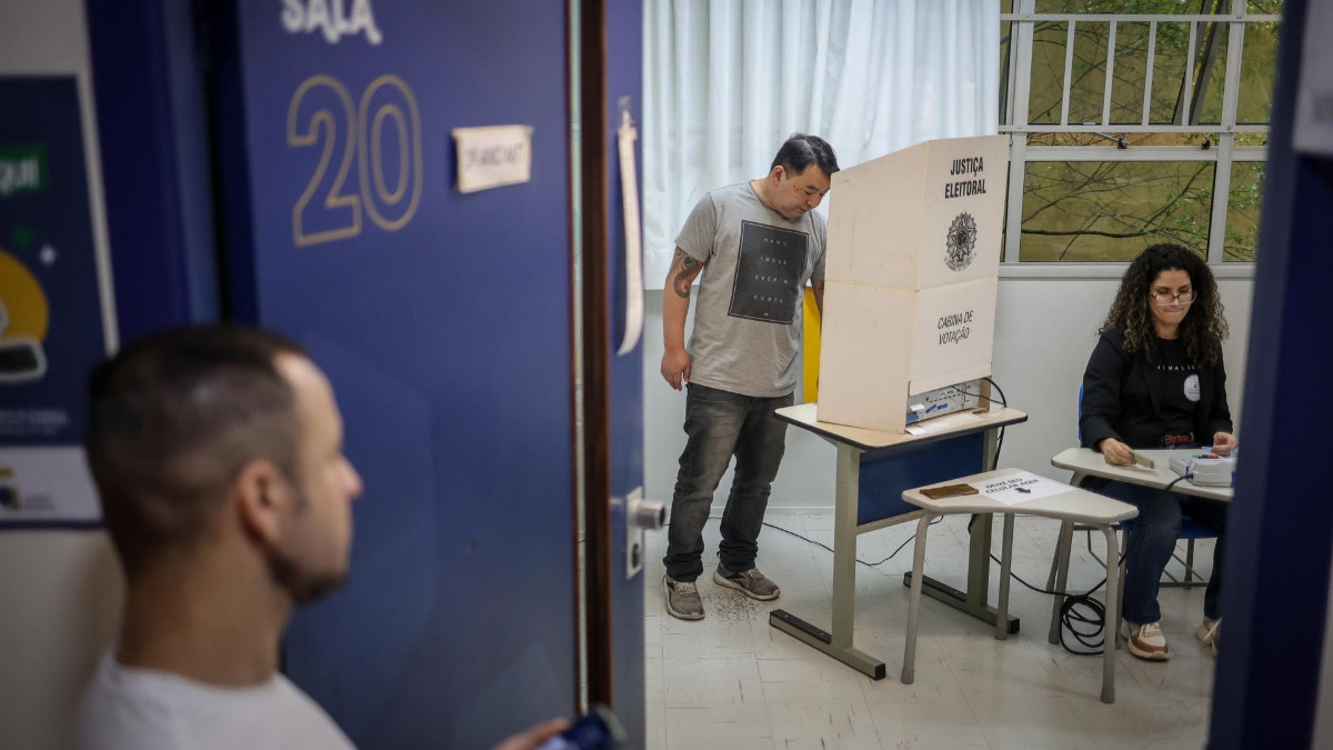 Un juez prorroga la votación, pero empieza el recuento de las elecciones en Brasil