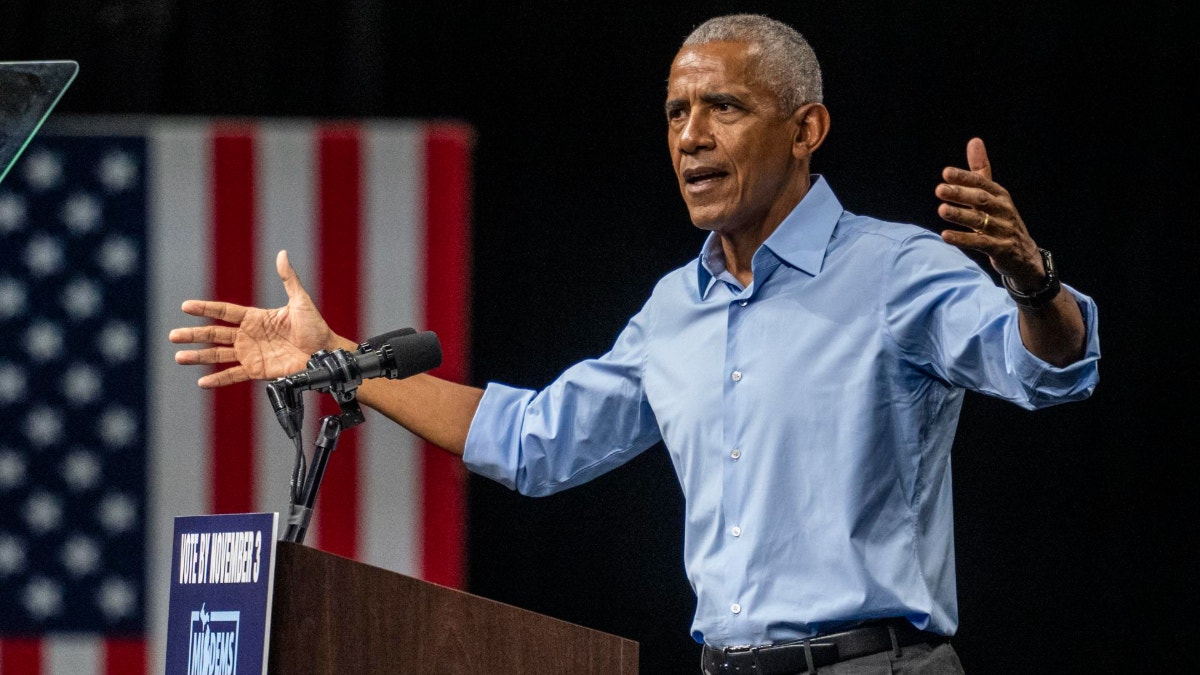 Obama irrumpe en la campaña electoral y arremete contra Trump: "Decidió empezar una guerra innecesaria que nadie pidió"