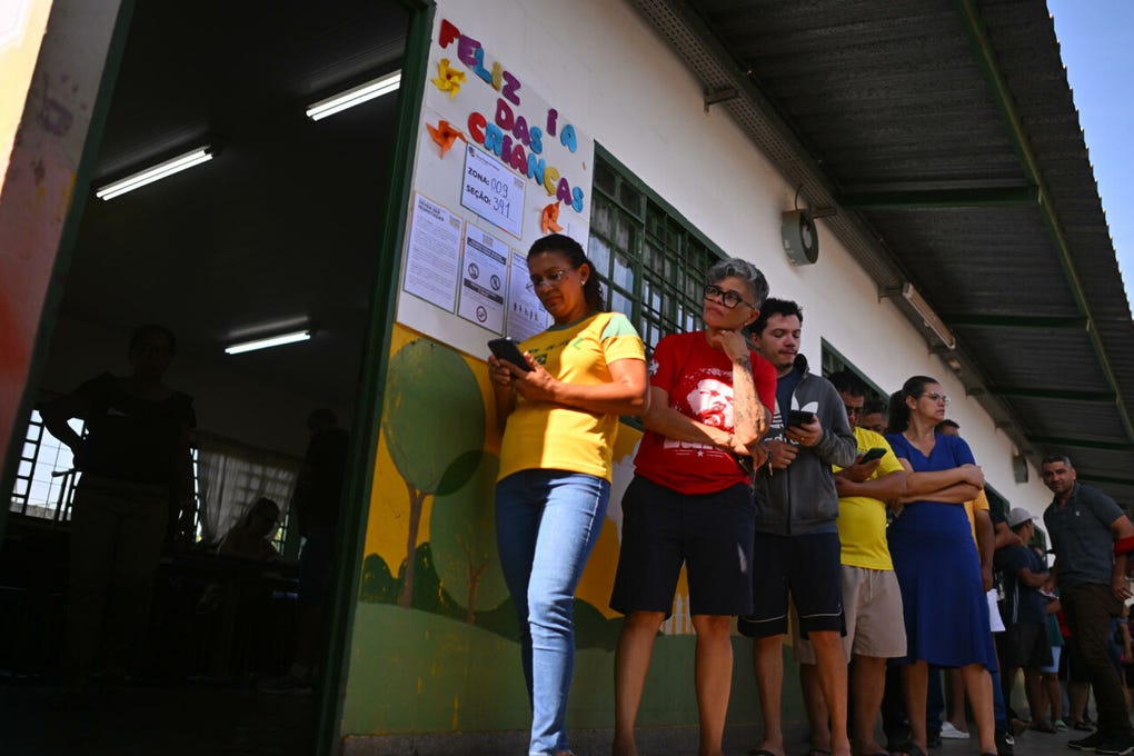 <strong>Flávio Bolsonaro y Luiz Inácio Lula da Silva </strong>se enfrentan este domingo en las urnas. Los brasileños elegirán a su próximo presidente para el periodo 2027-2030.
